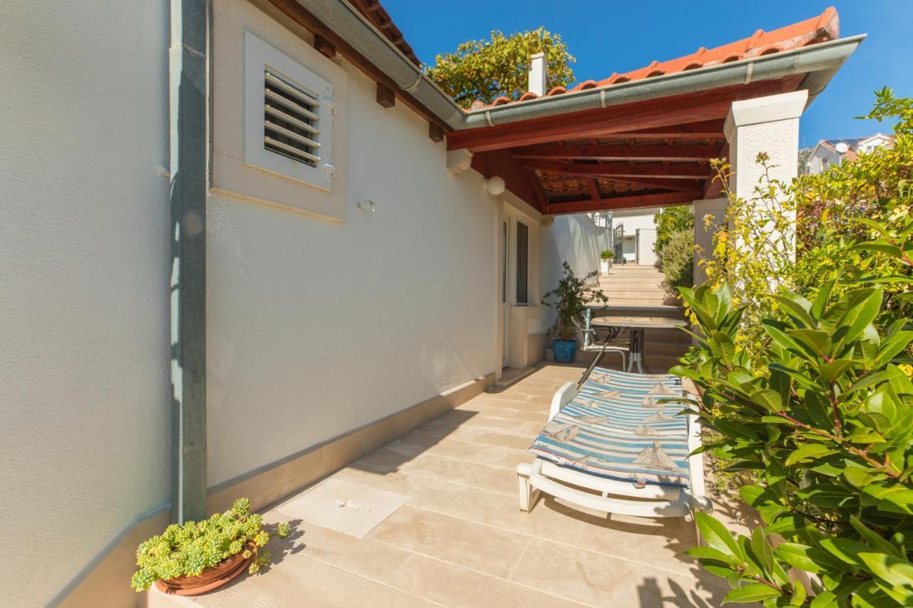 Apartments Lux Bol Exterior photo