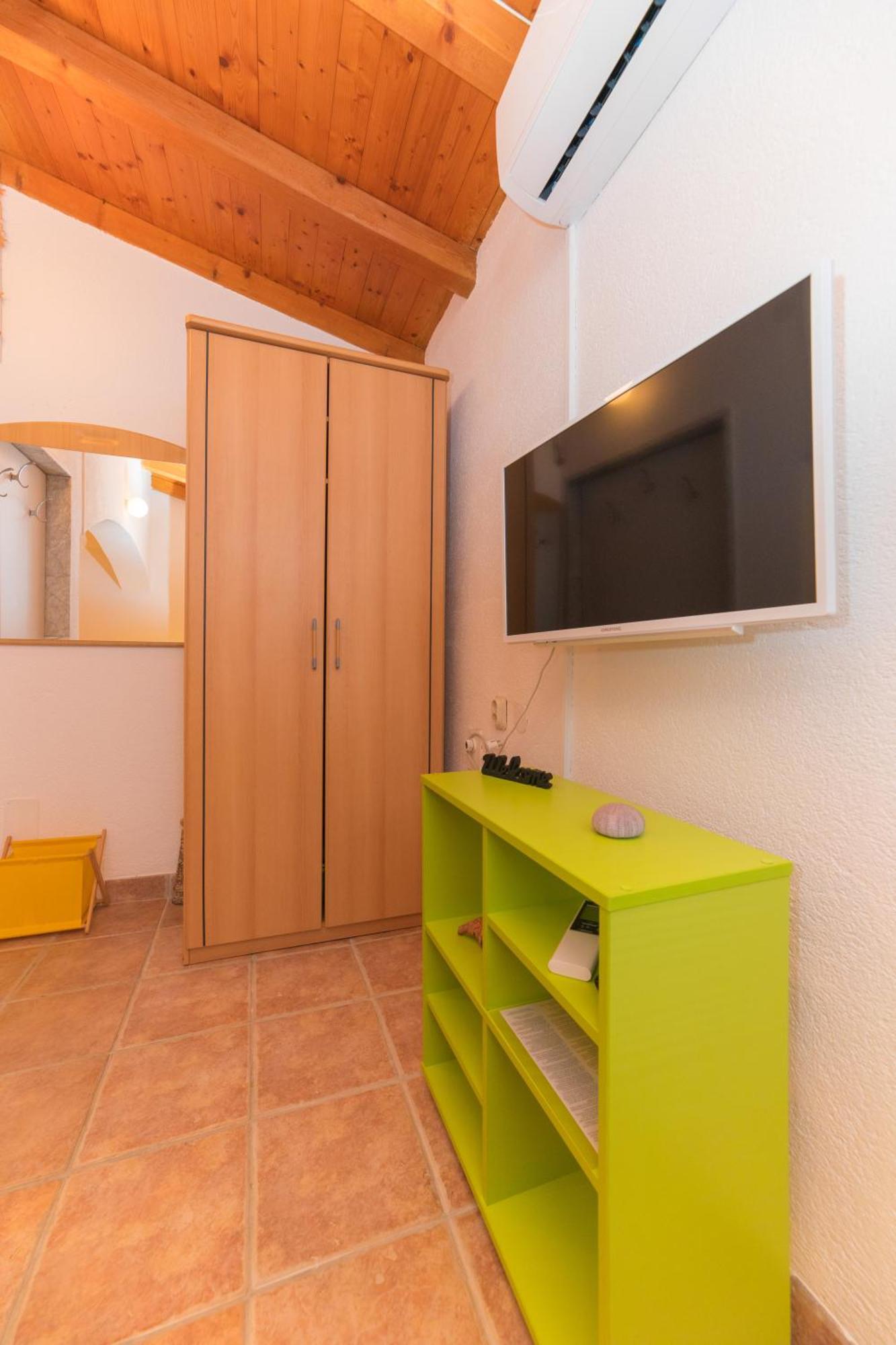 Apartments Lux Bol Exterior photo