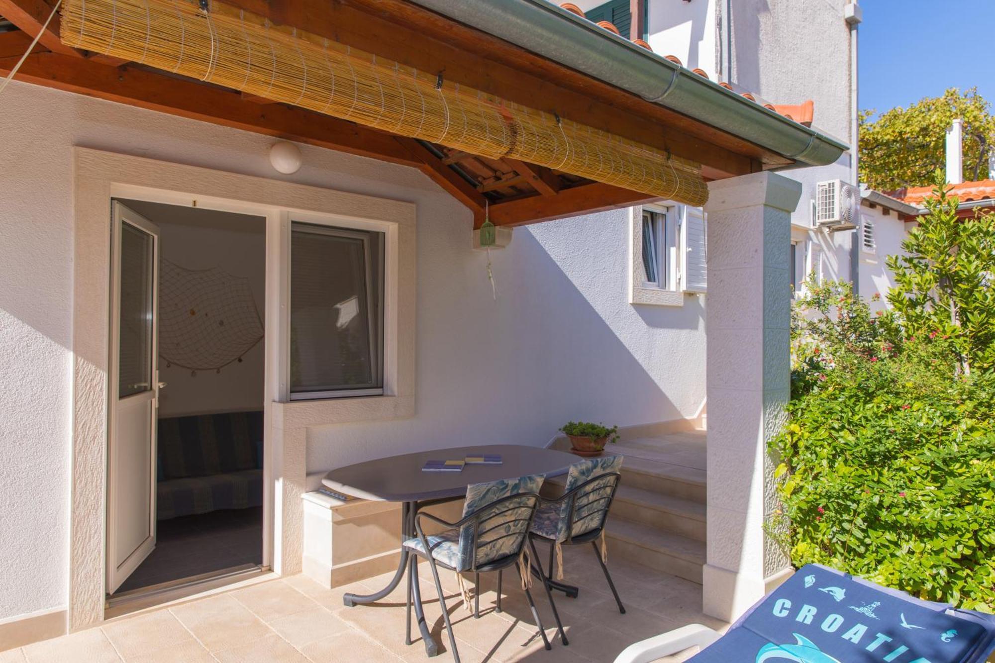 Apartments Lux Bol Exterior photo
