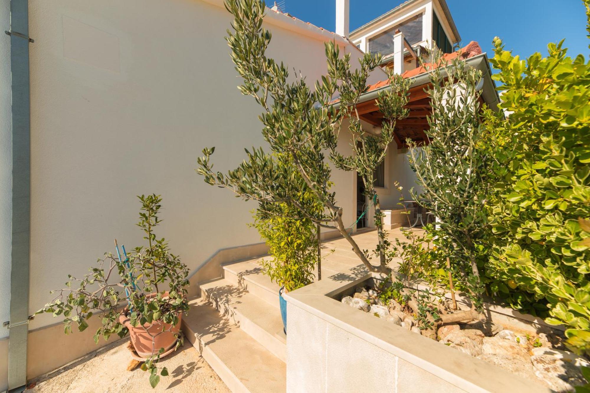 Apartments Lux Bol Exterior photo
